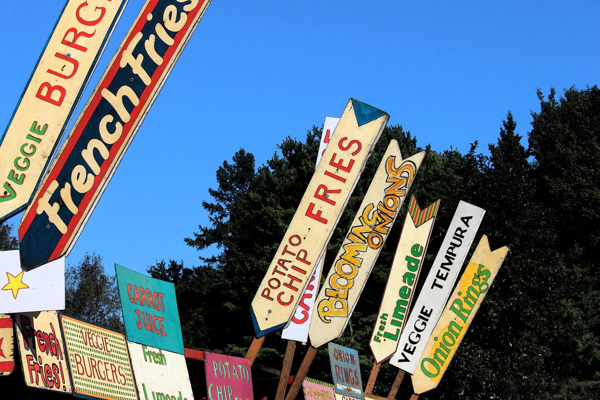 A Guy Found a Loophole in an Amusement Park's Annual Pass, and Got Free Meals Every Day for a Year